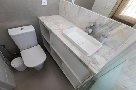 Apartamento para alugar com 70m², 2 quartos e 1 vaga Apartamento para alugar com 70m², 2 quartos e 1 vagaBanheiro da Suíte