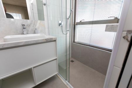 Apartamento para alugar com 70m², 2 quartos e 1 vaga Apartamento para alugar com 70m², 2 quartos e 1 vagaBanheiro da Suíte