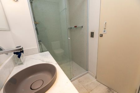 Apartamento para alugar com 70m², 2 quartos e 1 vaga Apartamento para alugar com 70m², 2 quartos e 1 vagaBanheiro social