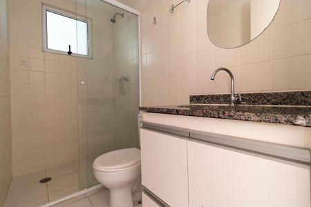 Banheiro social de apartamento à venda com 3 quartos, 62m² em Jardim Ipaussurama, Campinas