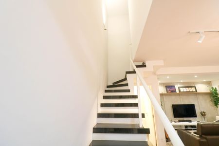 Apartamento à venda com 84m², 1 quarto e 1 vagaEscada