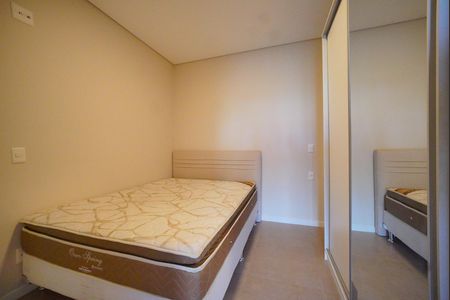 Quarto 1 de apartamento para alugar com 2 quartos, 72m² em Rio Tavares, Florianópolis