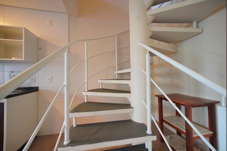 Apartamento para alugar com 72m², 2 quartos e 1 vagaEscada de Acesso a Cobertura