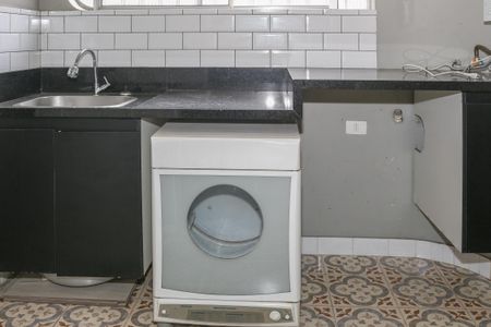 Apartamento à venda com 123m², 3 quartos e 2 vagas Apartamento à venda com 123m², 3 quartos e 2 vagasÁrea de Serviço