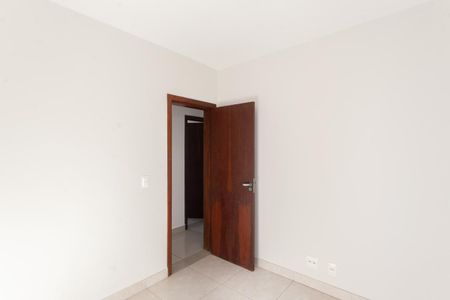 Apartamento à venda com 184m², 4 quartos e 2 vagasQuarto 2