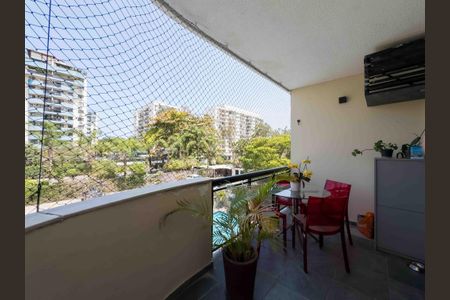 Apartamento à venda com 97m², 2 quartos e 2 vagasVaranda