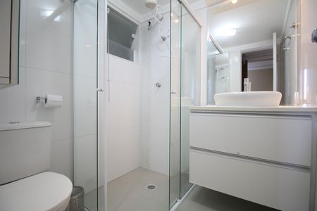 Banheiro social de apartamento para alugar com 2 quartos, 63m² em Paraíso do Morumbi, São Paulo