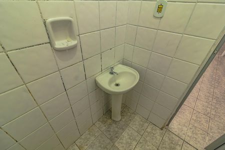 Banheiro social de casa para alugar com 1 quarto, 40m² em Vila Campestre, São Paulo
