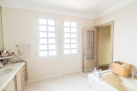 Casa de condomínio para alugar com 840m², 4 quartos e 3 vagas Casa de condomínio para alugar com 840m², 4 quartos e 3 vagasBanheiro da Suíte 6