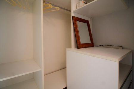 Apartamento para alugar com 50m², 2 quartos e 1 vaga Apartamento para alugar com 50m², 2 quartos e 1 vagaCloset da suíte