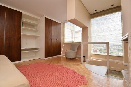 Sala 2 de apartamento para alugar com 1 quarto, 70m² em Cristo Rei, Curitiba