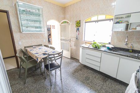 Casa para alugar com 460m², 3 quartos e 3 vagascozinha