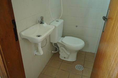 Banheiro Social de apartamento para alugar com 3 quartos, 85m² em Vila Azevedo, São Paulo