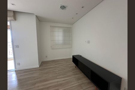 Sala de apartamento para alugar com 1 quarto, 74m² em Jardim Tupanci, Barueri