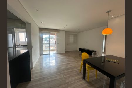Sala de apartamento para alugar com 1 quarto, 74m² em Jardim Tupanci, Barueri