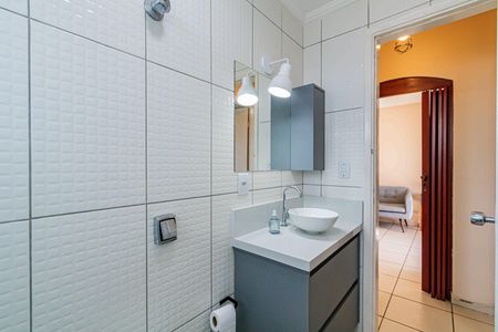 Banheiro de apartamento para alugar com 2 quartos, 70m² em Vila Ipojuca, São Paulo