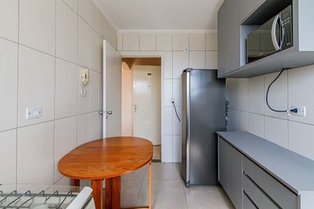 Cozinha de apartamento para alugar com 2 quartos, 70m² em Vila Ipojuca, São Paulo
