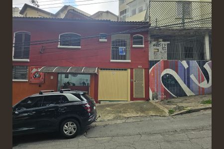 Casa para alugar com 76m², 2 quartos e 1 vaga Casa para alugar com 76m², 2 quartos e 1 vagaFachada