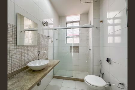 Banheiro social de apartamento para alugar com 1 quarto, 53m² em Botafogo, Rio de Janeiro