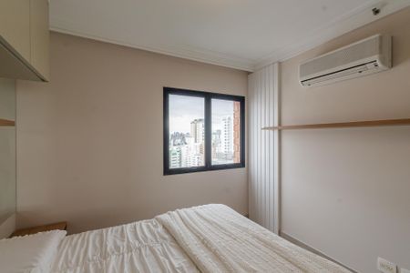 Suíte 1 de apartamento para alugar com 1 quarto, 45m² em Vila Uberabinha, São Paulo