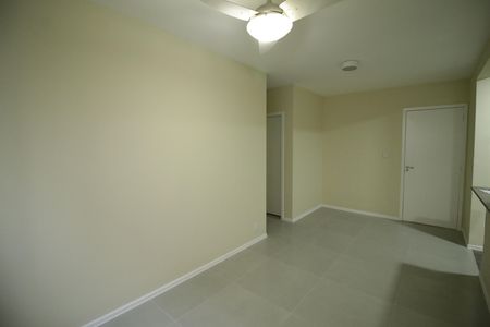 Sala de apartamento para alugar com 2 quartos, 60m² em Taquara, Rio de Janeiro