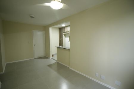 Sala de apartamento para alugar com 2 quartos, 60m² em Taquara, Rio de Janeiro