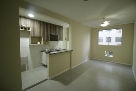 Sala de apartamento para alugar com 2 quartos, 60m² em Taquara, Rio de Janeiro