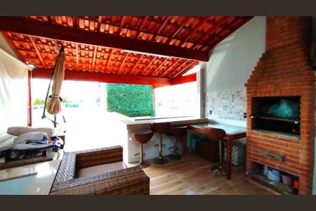 Casa à venda com 240m², 3 quartos e 2 vagas Casa à venda com 240m², 3 quartos e 2 vagas Churrasqueira