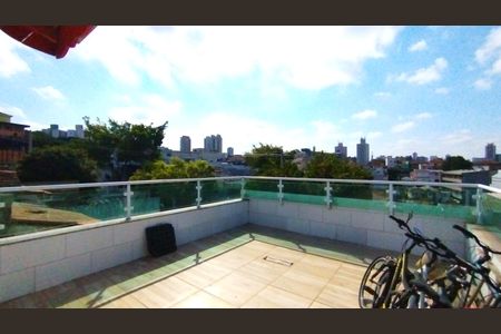 Casa à venda com 240m², 3 quartos e 2 vagas Casa à venda com 240m², 3 quartos e 2 vagasTerraço