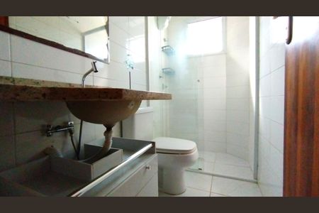 Casa à venda com 240m², 3 quartos e 2 vagas Casa à venda com 240m², 3 quartos e 2 vagasBanheiro 2