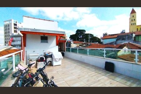 Casa à venda com 240m², 3 quartos e 2 vagas Casa à venda com 240m², 3 quartos e 2 vagasTerraço