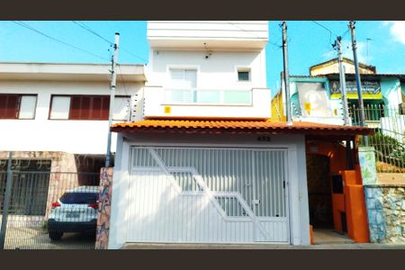 Casa à venda com 240m², 3 quartos e 2 vagas Casa à venda com 240m², 3 quartos e 2 vagasFachada