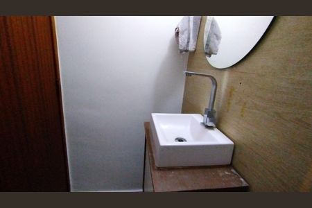 Casa à venda com 240m², 3 quartos e 2 vagas Casa à venda com 240m², 3 quartos e 2 vagasBanheiro 3 - lavabo