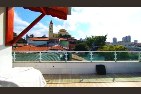 Casa à venda com 240m², 3 quartos e 2 vagas Casa à venda com 240m², 3 quartos e 2 vagasTerraço