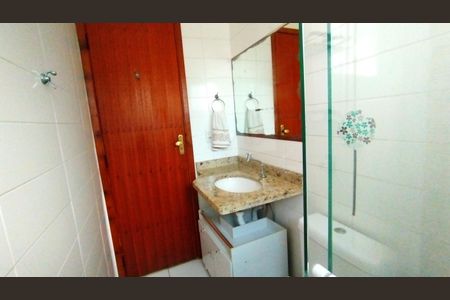 Casa à venda com 240m², 3 quartos e 2 vagas Casa à venda com 240m², 3 quartos e 2 vagasBanheiro 2