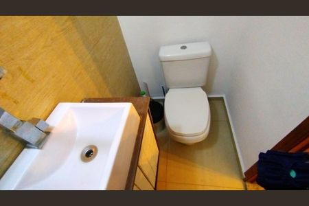 Casa à venda com 240m², 3 quartos e 2 vagas Casa à venda com 240m², 3 quartos e 2 vagasBanheiro 3 - lavabo