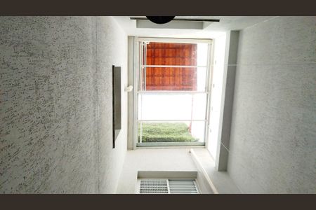 Casa à venda com 240m², 3 quartos e 2 vagas Casa à venda com 240m², 3 quartos e 2 vagasÁrea coberta - Telhado retrátil