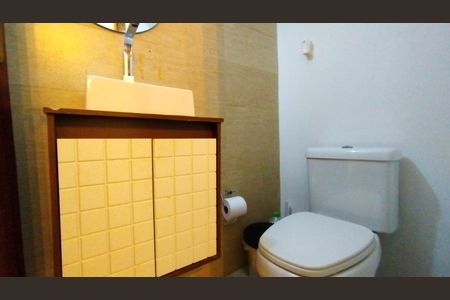 Casa à venda com 240m², 3 quartos e 2 vagas Casa à venda com 240m², 3 quartos e 2 vagasBanheiro 3 - lavabo