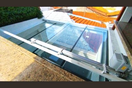 Casa à venda com 240m², 3 quartos e 2 vagas Casa à venda com 240m², 3 quartos e 2 vagasTelhado retrátil