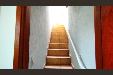 Casa à venda com 240m², 3 quartos e 2 vagas Casa à venda com 240m², 3 quartos e 2 vagasEscada para cobertura