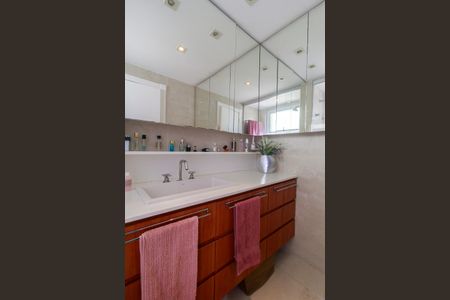 Apartamento à venda com 170m², 4 quartos e 4 vagasSuíte Principal - Banheiro