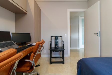 Apartamento à venda com 170m², 4 quartos e 4 vagasEscritório