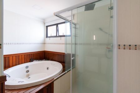 Apartamento à venda com 147m², 3 quartos e 3 vagasBanheiro da Suíte 1