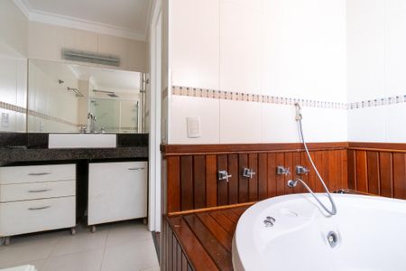 Apartamento à venda com 147m², 3 quartos e 3 vagasBanheiro da Suíte 1