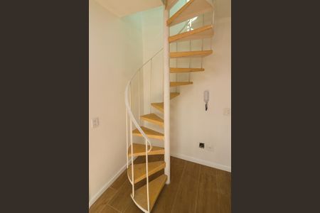 Apartamento para alugar com 100m², 2 quartos e 1 vagaEscada