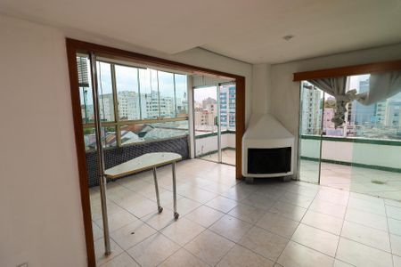 Apartamento para alugar com 100m², 2 quartos e 1 vagaVaranda