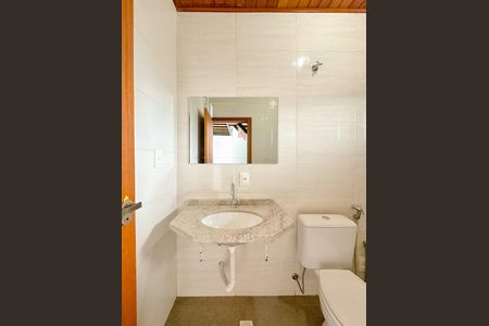 Casa para alugar com 35m², 1 quarto e 2 vagasBanheiro social