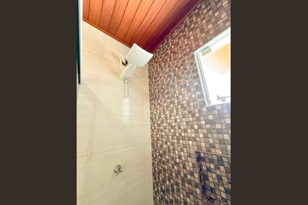 Casa para alugar com 35m², 1 quarto e 2 vagasBanheiro social