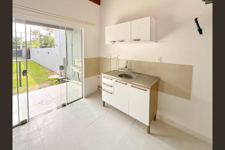 Casa para alugar com 35m², 1 quarto e 2 vagasCozinha
