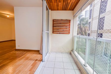 Apartamento para alugar com 127m², 3 quartos e 3 vagas Apartamento para alugar com 127m², 3 quartos e 3 vagasVaranda